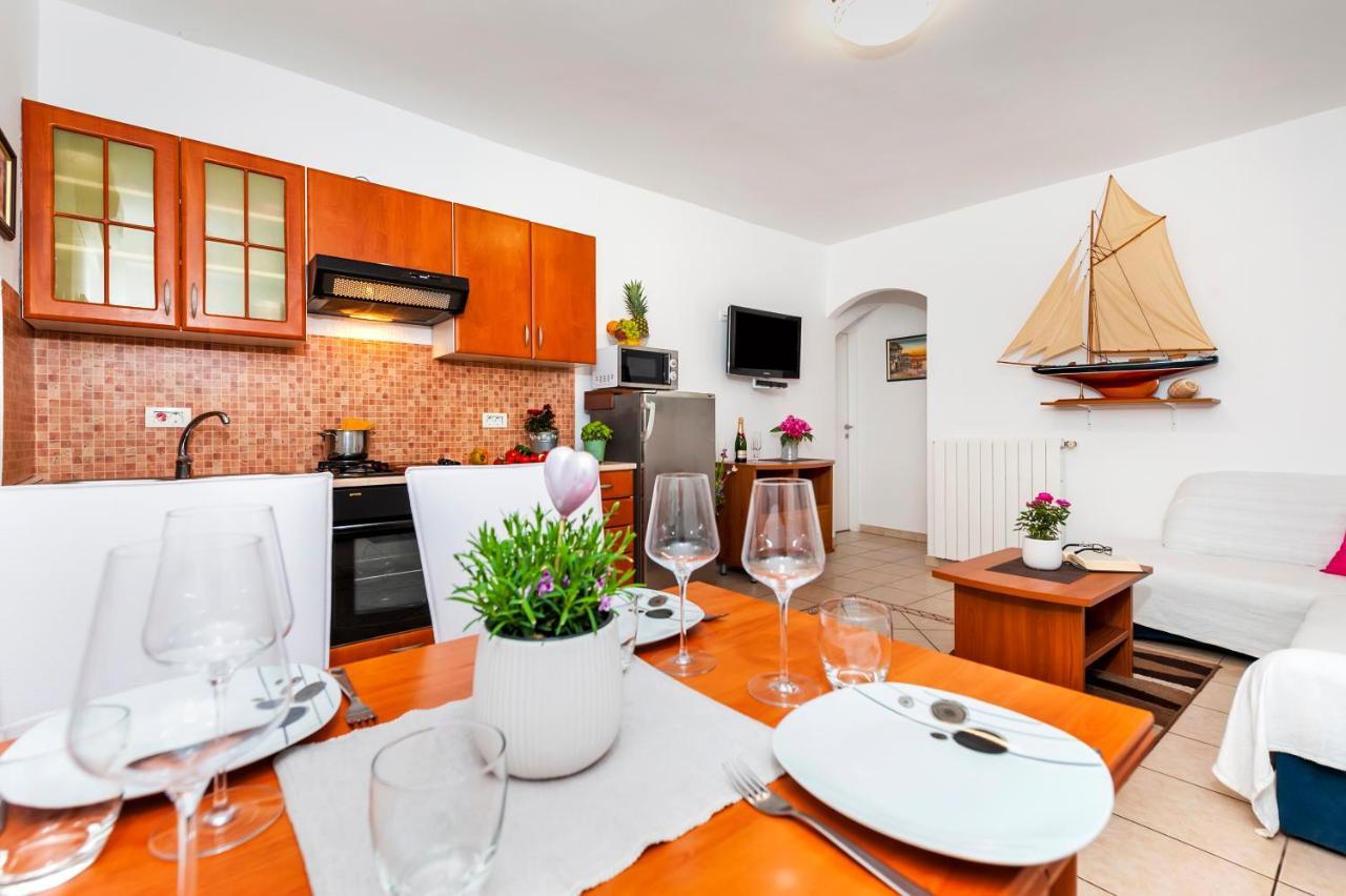Apartment & Rooms Graciela Ровинь Экстерьер фото