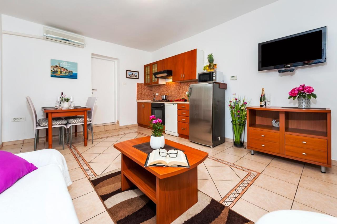 Apartment & Rooms Graciela Ровинь Экстерьер фото